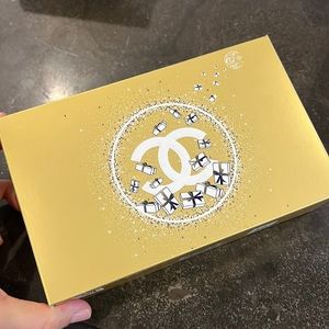 Brand new in box Chanel on the go moisture set - complete 2023 holiday sold out